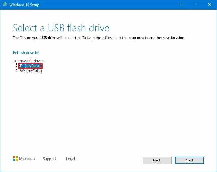 L'outil de création de média sélectionne le lecteur flash USB dans la liste