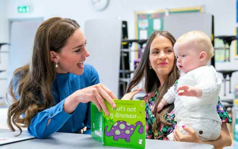 La duchesse de Cambridge rencontre un «petit professeur» – le bébé aide les enfants à découvrir leurs sentiments