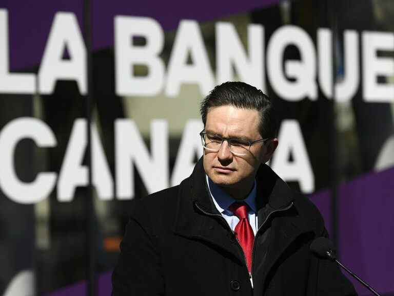 Pierre Poilievre dit qu’il congédierait le gouverneur de la Banque du Canada s’il était élu premier ministre