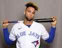 Lourdes Gurriel Jr. des Blue Jays de Toronto pose pour un portrait lors de la journée photo au TD Ballpark le 19 mars 2022 à Dunedin, en Floride. 