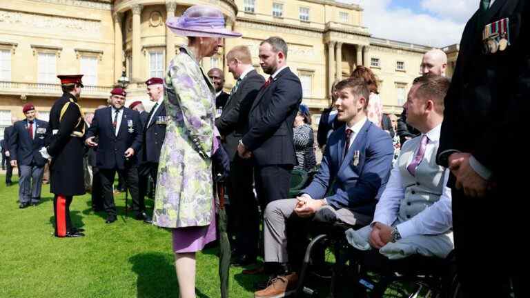 La princesse royale organise une garden-party pour les vétérans en l’absence de la reine