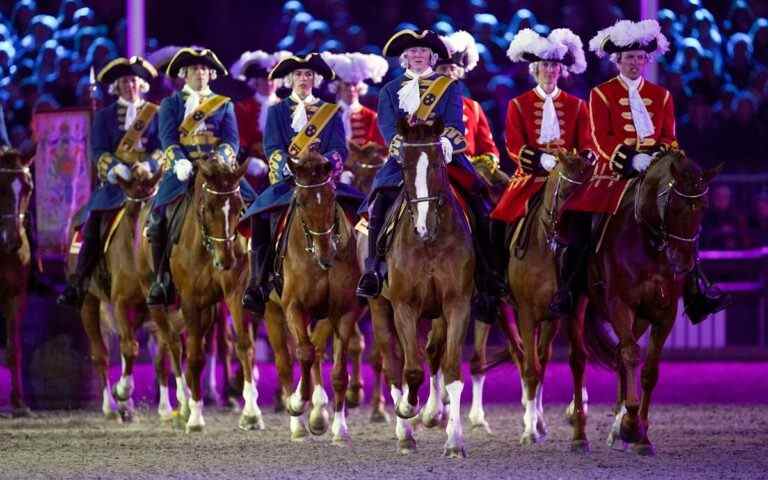 La reine rend visite à ses chevaux en privé alors qu’elle manque le premier jour du spectacle de Windsor