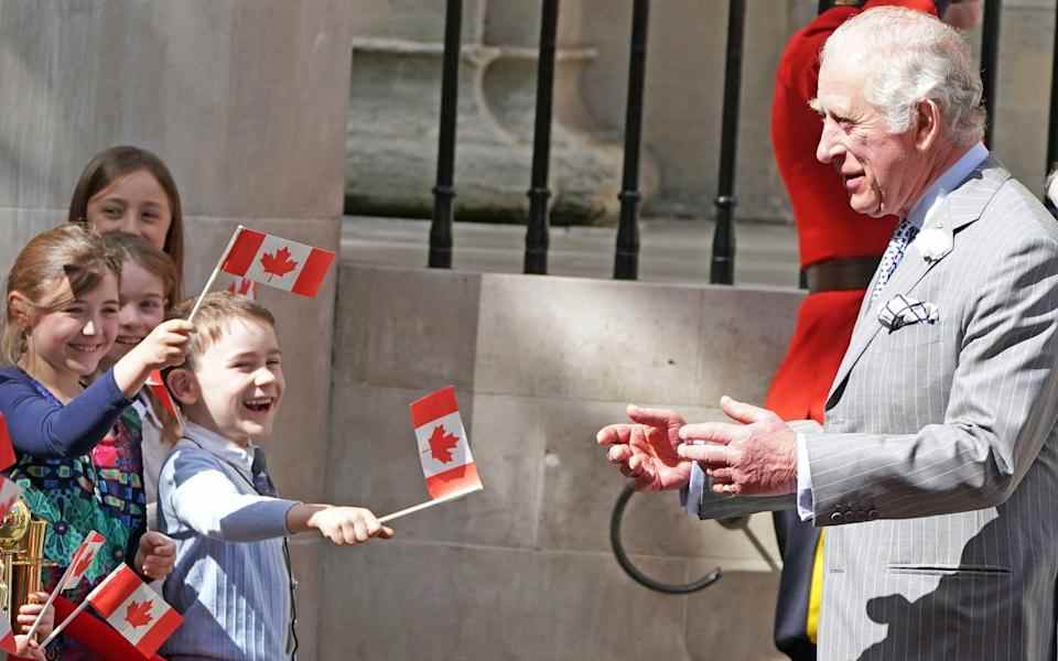 Le prince de Galles est accueilli à son arrivée à la Maison du Canada à Londres – Aaron Chown/PA