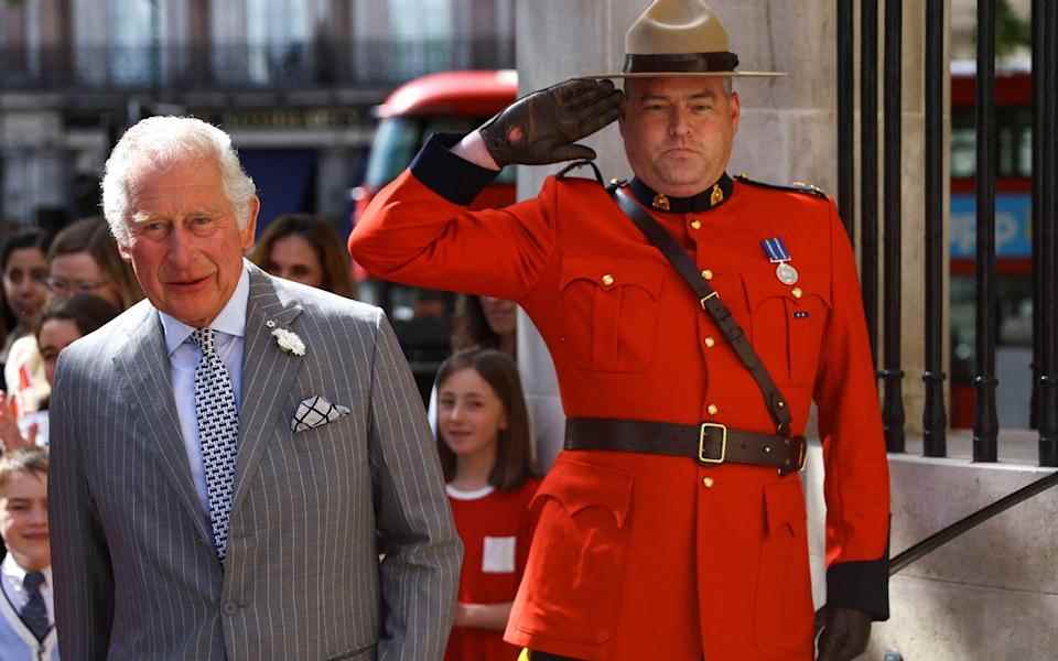 Un salut pour le prince à son arrivée à la Maison du Canada – PA