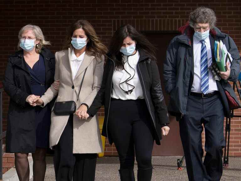 La première femme du tireur de masse de la Nouvelle-Écosse dit qu’il l’a épinglée au sol dans un accès de rage violente