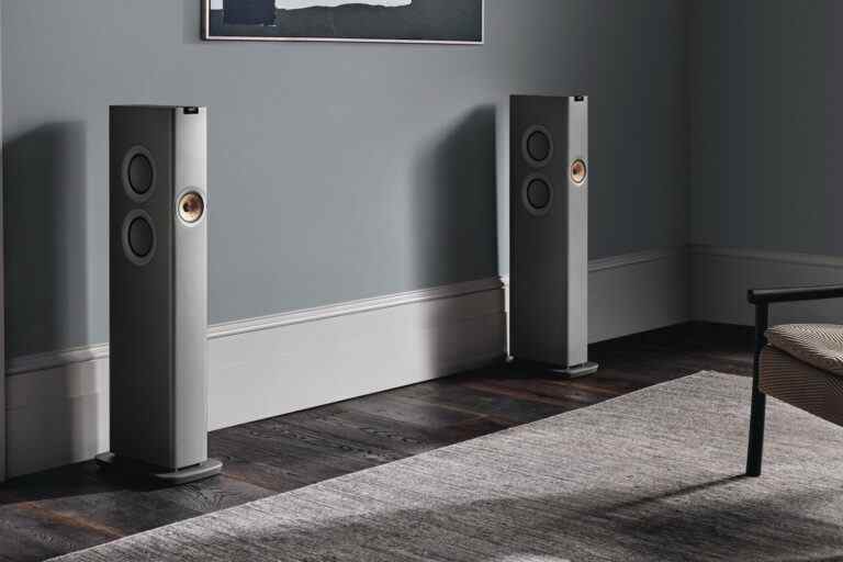 KEF LS60 apporte un son haute résolution sans fil aux enceintes sur pied