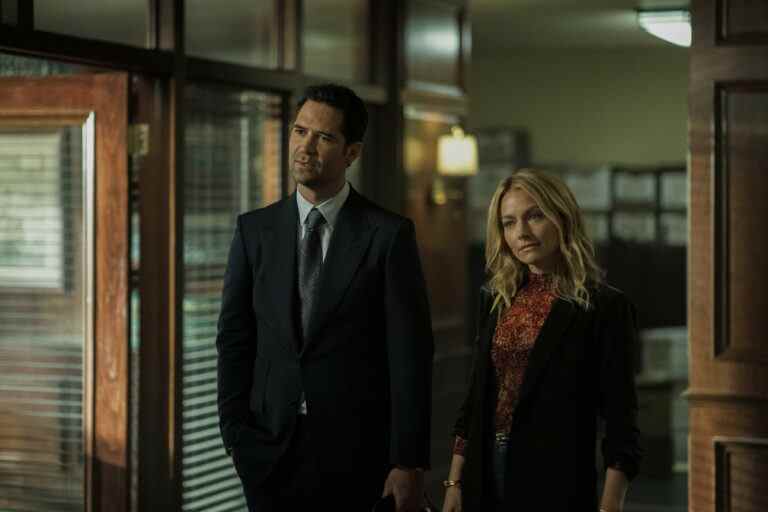 Becki Newton de The Lincoln Lawyer explique pourquoi elle aime jouer des personnages audacieux