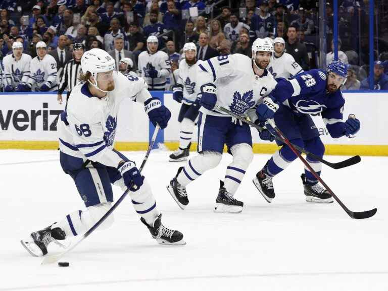 « L’HUMEUR EST BELLE »: Keefe des Maple Leafs confiant avant le match 7 contre le Lightning