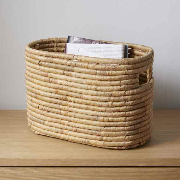 Panier à magazines en jonc de mer tissé West Elm