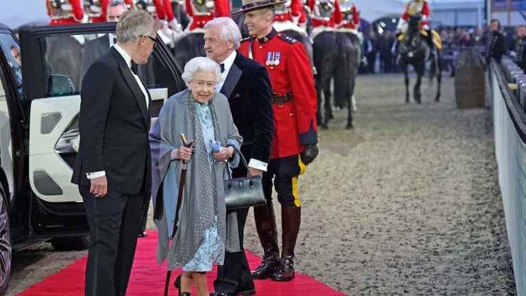 Queen reçoit une ovation debout au spectacle équestre Jubilee