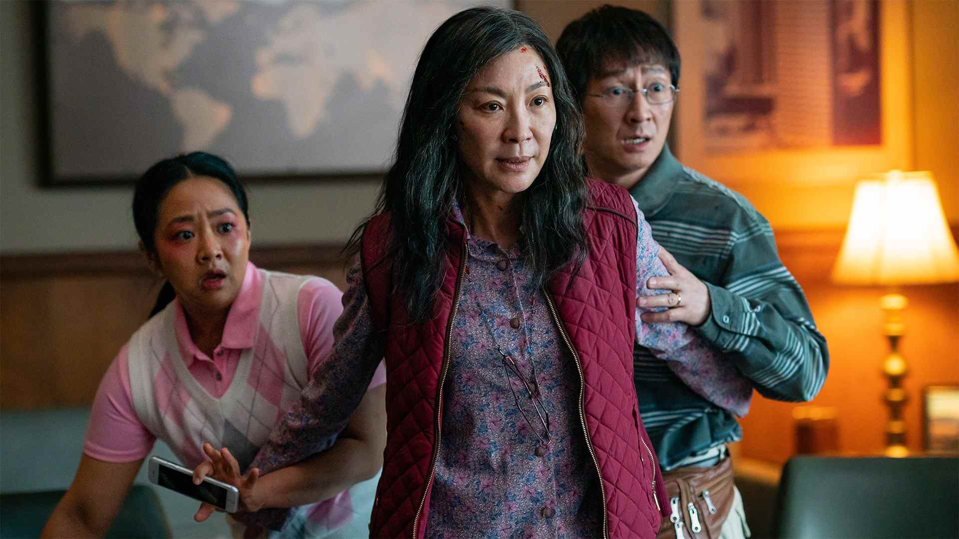 Tout, partout, tout à la fois trouve un sens dans la famille des valeurs de vie multivers Dan Kwan et Daniel Scheinert Michelle Yeoh