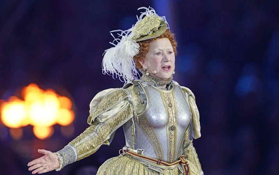 Dame Helen Mirren lors de sa performance – Steve Parsons/PA Wire