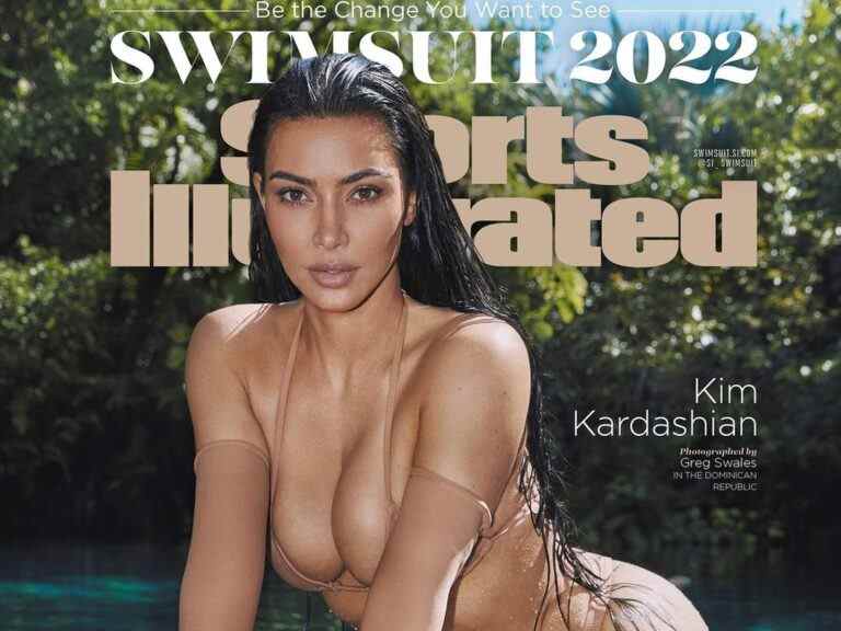 Kim Kardashian décroche la couverture du numéro Sports Illustrated Swimsuit