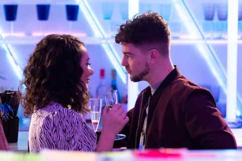 cleo mcqueen et joel dexter dans hollyoaks