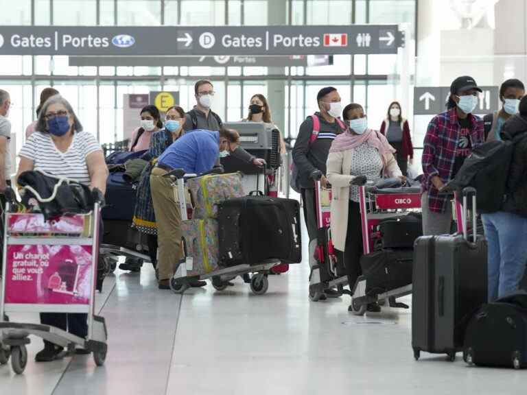 Les passagers sont maintenus dans les avions alors que les protocoles COVID-19 retardent le système: Conseil des aéroports du Canada