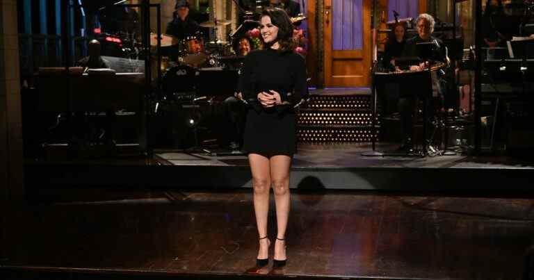 Récapitulatif de Saturday Night Live : Selena Gomez cherche l'amour
