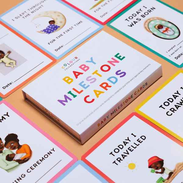 Cartes d'étape de bébé de célébrations de couleur