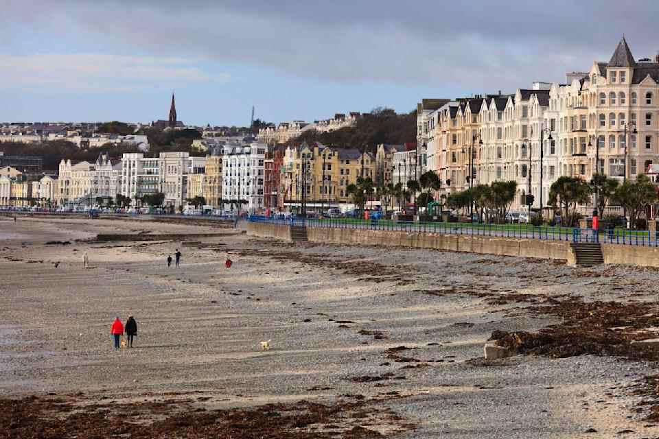 La plage et la promenade, Douglas, île de Man (Alamy/PA) 