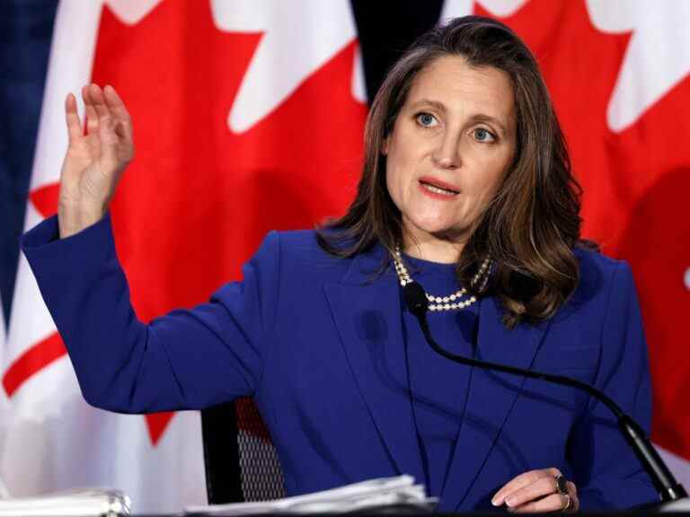 Freeland dit qu’il est « tout à fait approprié » d’utiliser les actifs russes saisis pour reconstruire l’Ukraine