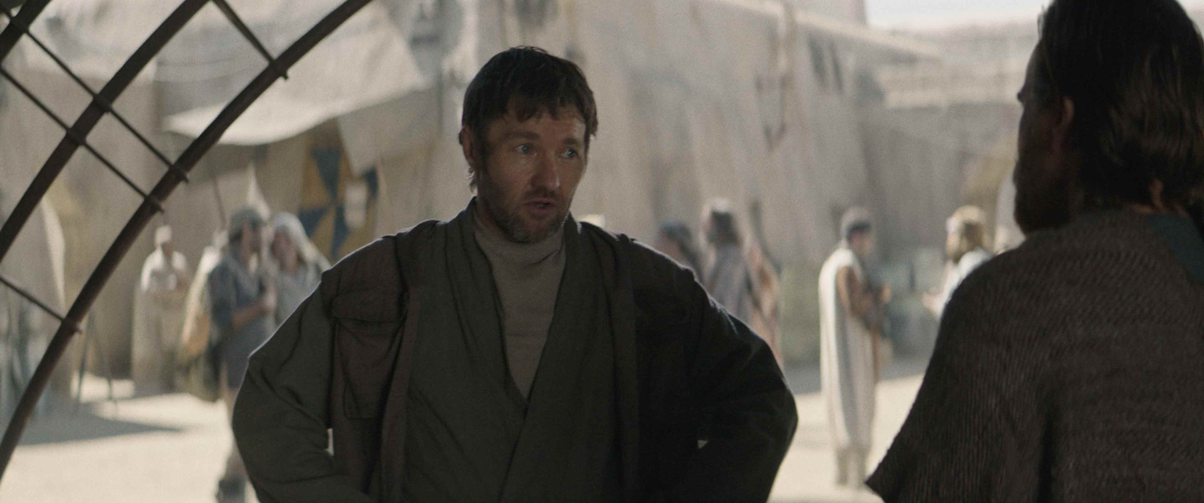 Owen Lars (Joel Edgerton) se dispute sur l'éducation de Luke à Obi-Wan Kenobi