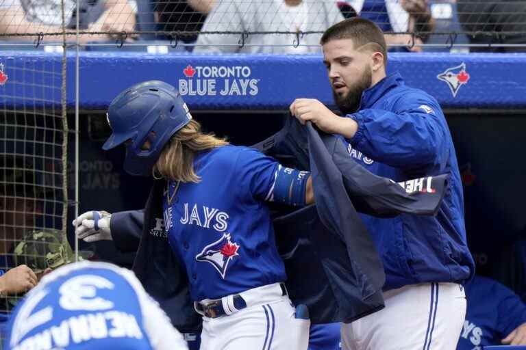 Alek Manoah se contente du joyau, mais pas d’un match complet, alors que deux explosions de Bo Bichette envoient les Jays devant les Reds