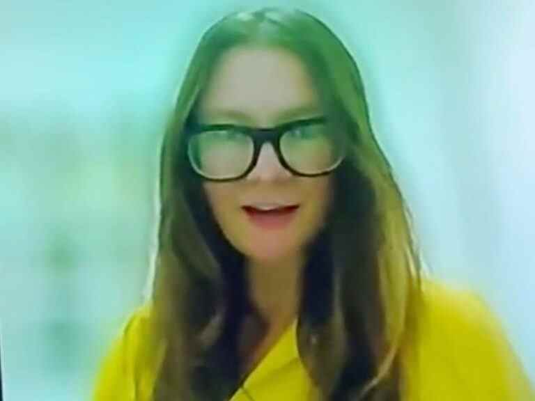 « Je commence à raconter mon histoire »: Anna Delvey organise une exposition d’art sous la garde de l’ICE