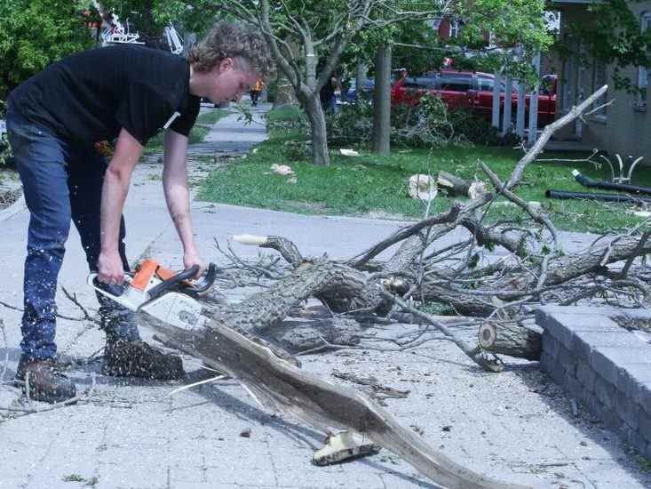 Nettoyage majeur en cours à Uxbridge ravagé par la tempête