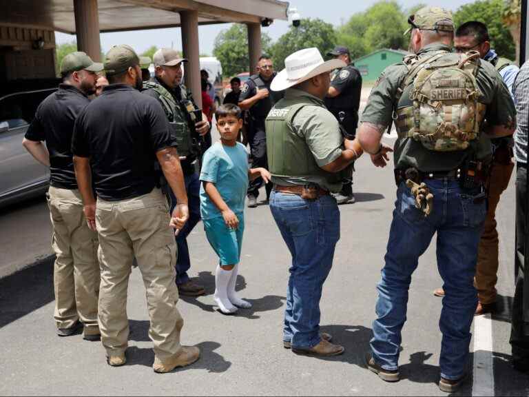 Un homme armé tue 14 enfants et un enseignant dans une école primaire du Texas: Gouverneur