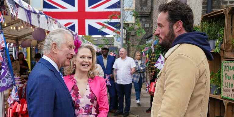 EastEnders révèle tous les détails sur l'épisode spécial de Charles et Camilla

