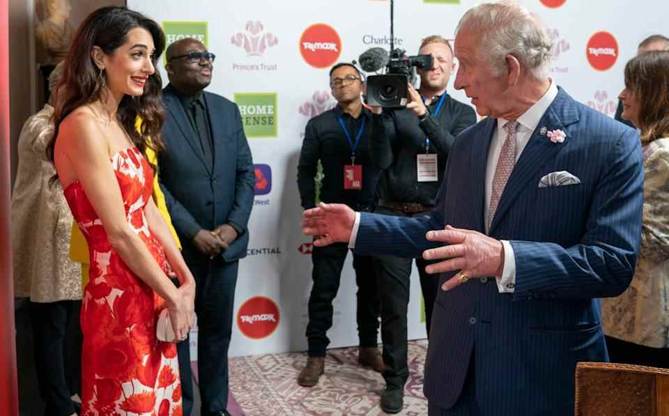 Le prince de Galles s'entretient avec Amal Clooney aux Prince's Trust Awards - Arthur Edwards/The Sun/PA ​​Wire