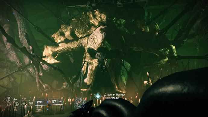 La couronne de chagrin dans le HELM dans Destiny 2: Season of the Haunted