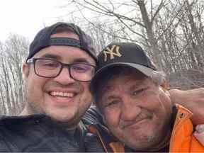 Jake Sansom, 39 ans, et son oncle Morris Cardinal, 57 ans, ont été retrouvés morts avec des blessures par balle sur une route rurale près de Glendon.