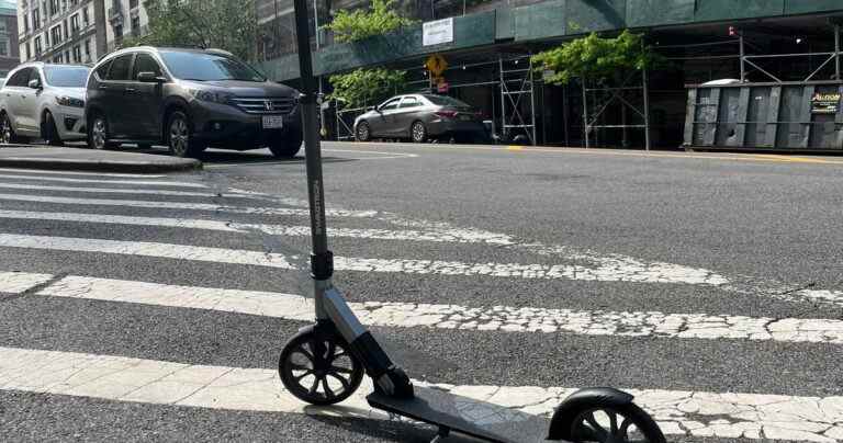 Ce scooter pliant m'amène à dîner avec des amis
