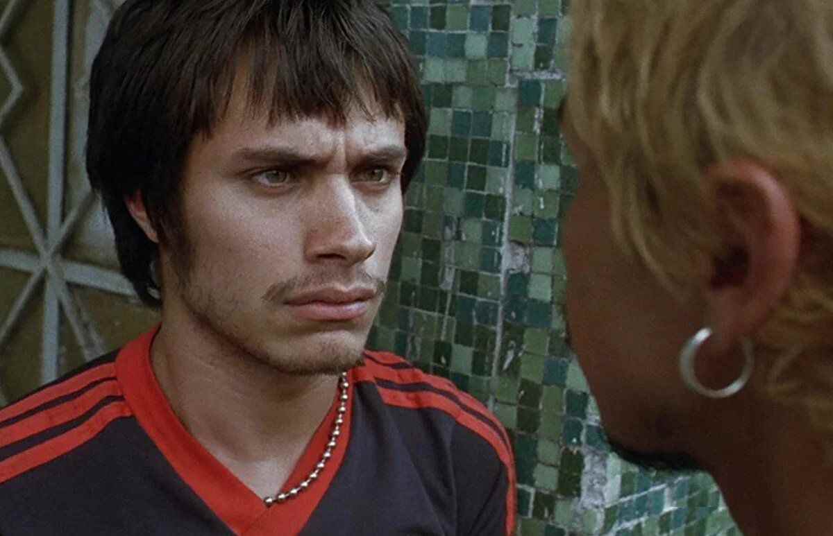 Gael García Bernal dans le rôle d'Octavio dans Amores Perros.