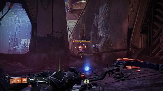 Le rebord menant à l'opulent coffre des Royal Pools dans Destiny 2 Season of the Haunted