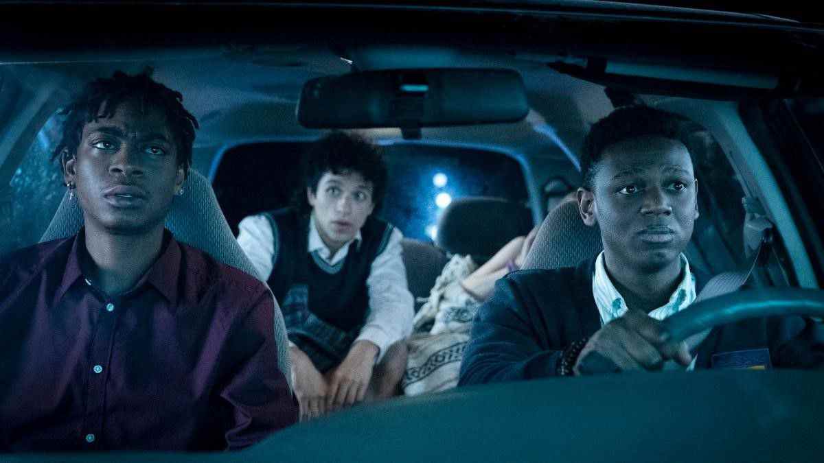 Donald Elise Watkins, Sebastian Chacon et RJ Cyler en urgence.