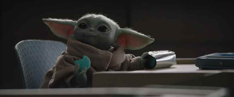 LE MANDALORIEN, Grogu alias l'Enfant alias Baby Yoda, (Saison 2, créée le 30 octobre 2020).  photo : ©Disney+/Lucasfilm / Courtesy Everett Collection