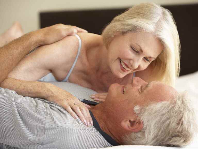 « NOUS SAVONS CE QUE NOUS AIMONS »: La vie sexuelle des baby-boomers ne fait que s’améliorer