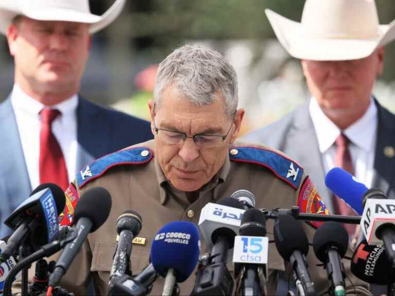 Les enquêteurs remettent en question la réponse tardive de la police lors d’une fusillade dans une école du Texas