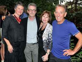 De gauche à droite, Helen du Toit, les dirigeants du TIFF Piers Handling et Michèle Maheux, et le dramaturge David Young au festival de Toronto.