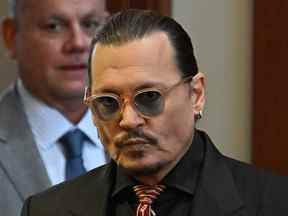 Johnny Depp arrive dans la salle d'audience du tribunal de circuit du comté de Fairfax à Fairfax, en Virginie, le 3 mai.