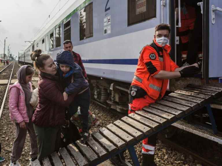 Sondage : La Pologne et l’Australie sont les mieux perçues par les Canadiens, les États-Unis sont à la traîne