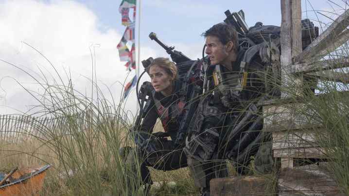 Tom Cruise et Emily Blunt jouent dans Edge of Tomorrow. 