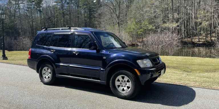 2003 Mitsubishi Montero est notre choix de chauve-souris du jour