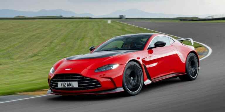 2023 Aston Martin V12 Vantage tire sur tous les cylindres