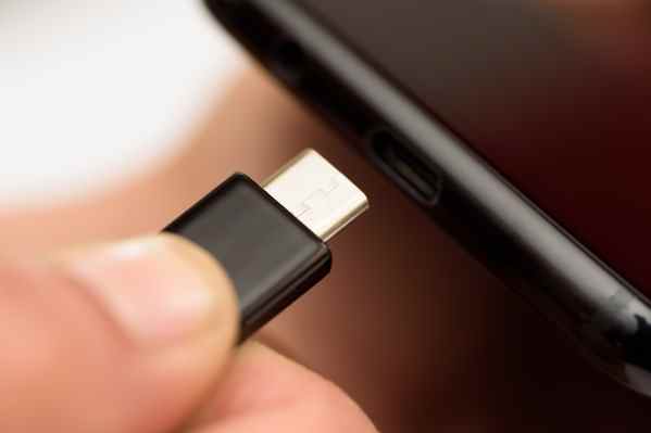 Apple dit tester un passage à l’USB-C pour les futurs iPhones