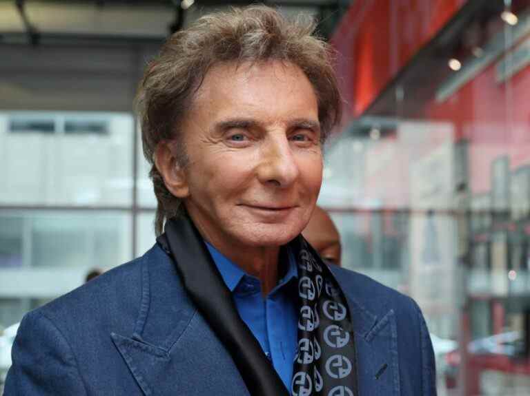 Barry Manilow « n’a pas réalisé qu’il était gay » jusqu’à ce qu’il rencontre son mari