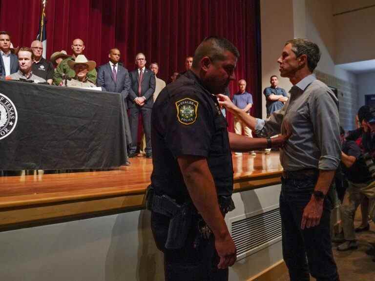 Beto O’Rourke chahute les dirigeants du Texas lors d’une conférence de presse sur la fusillade