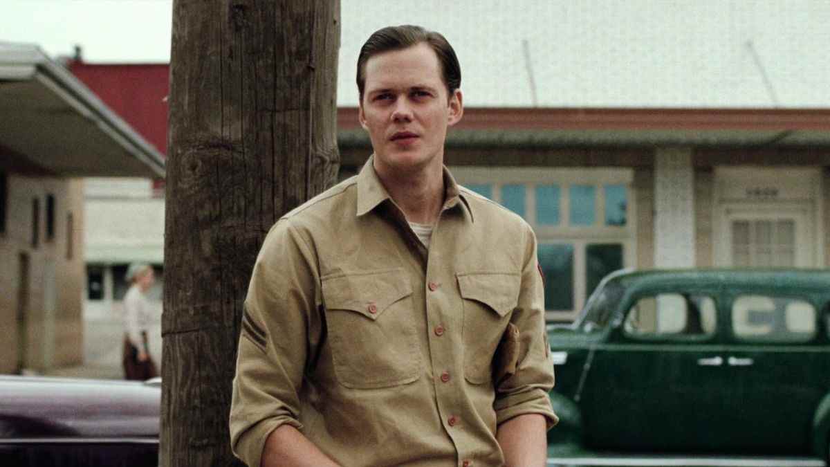 Bill Skarsgård a l'air déchiré dans un premier regard torse nu sur Boy Kills World
