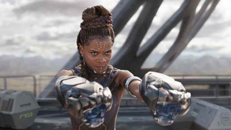 Black Panther: Letitia Wright de Wakanda Forever devient honnête en rendant hommage à Chadwick Boseman dans la suite de Marvel
